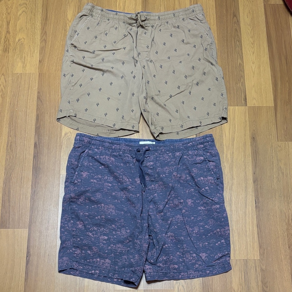 Men's Sonoma Tan and Blueish Grey Patterned Shorts Set Size: 40